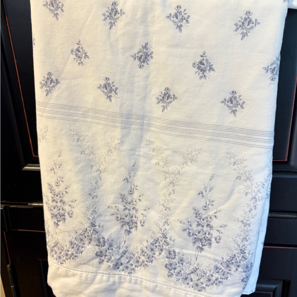 Laura Ashley set of 2 pillow cases. Vintage. Standard size.